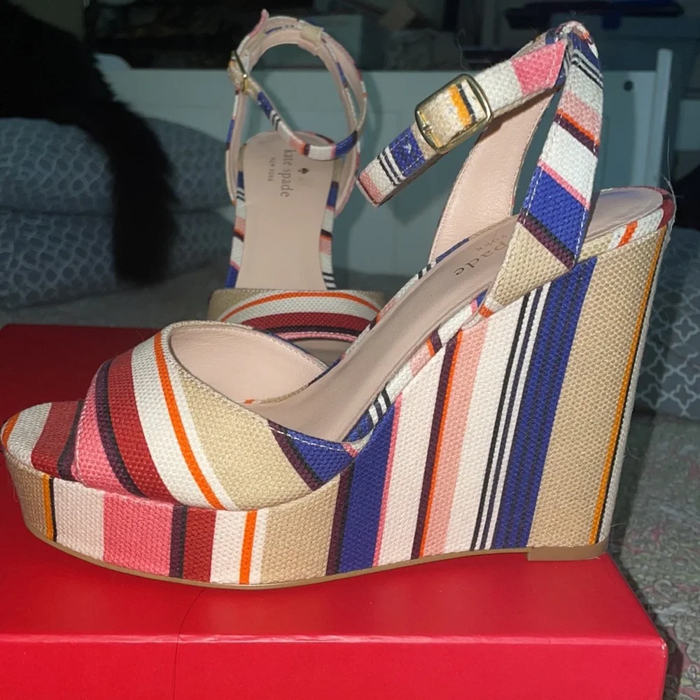 Euc Kate Spade ♠️ Dellie striped wedges size 7 - Picture 3 of 8